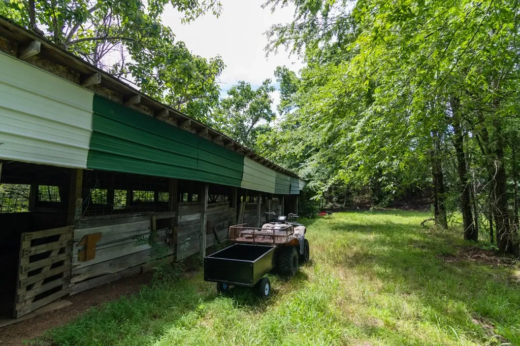 7636 Liberty Road Scotts Hill TN 38374