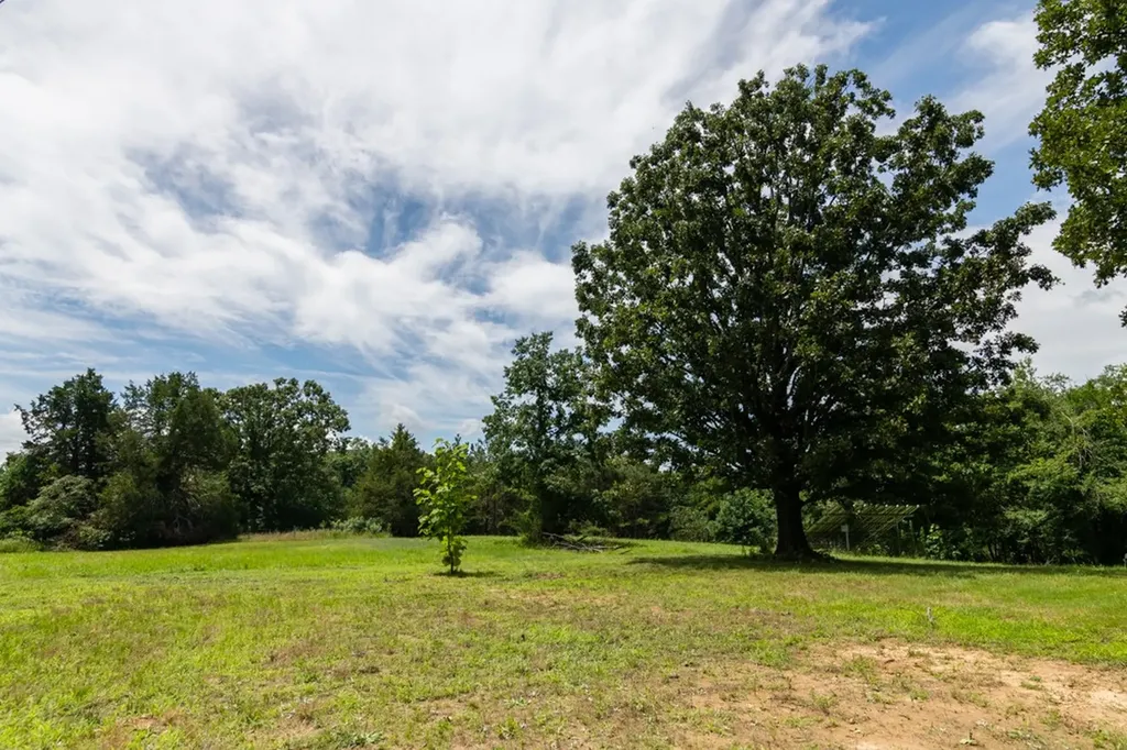 7636 Liberty Road Scotts Hill TN 38374