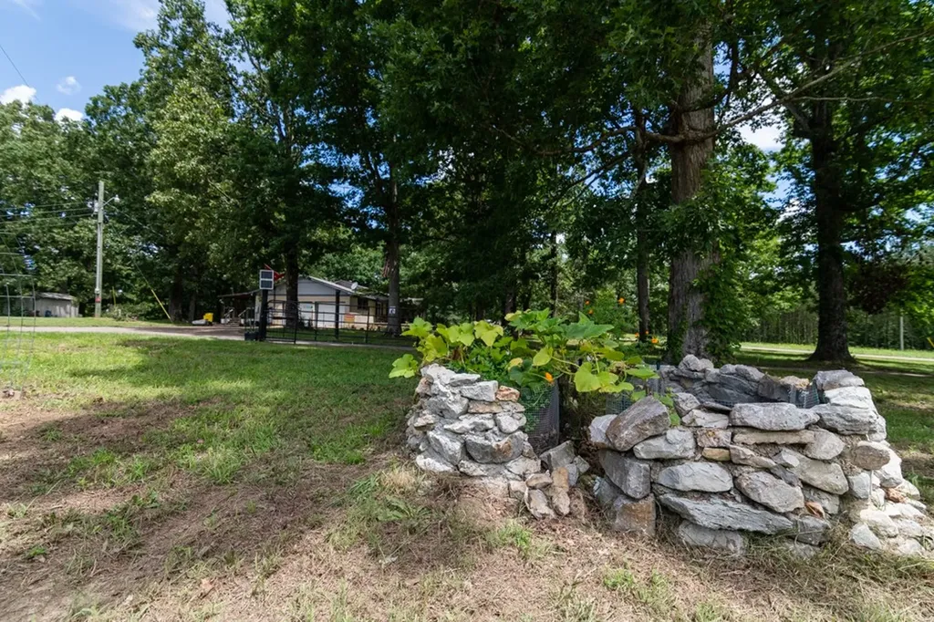 7636 Liberty Road Scotts Hill TN 38374