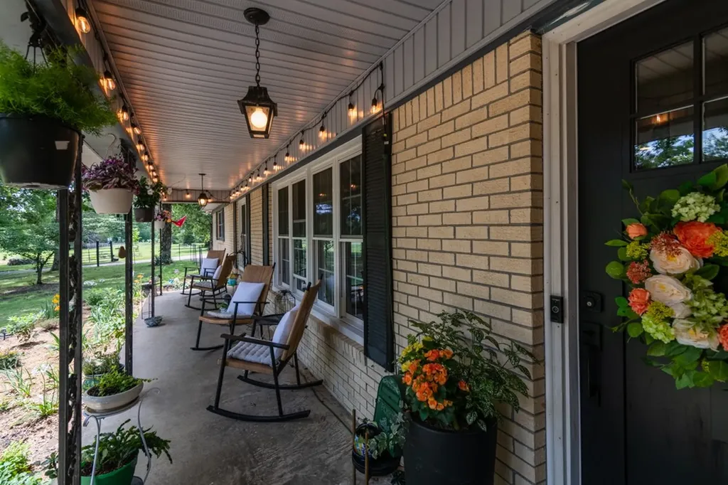 7636 Liberty Road Scotts Hill TN 38374