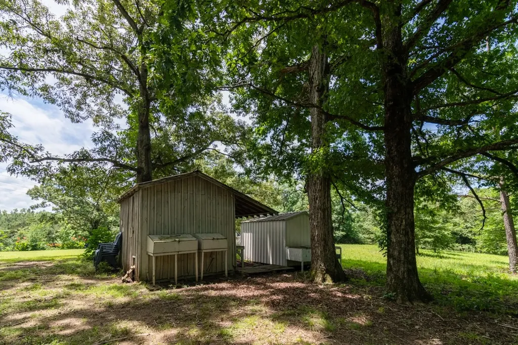 7636 Liberty Road Scotts Hill TN 38374