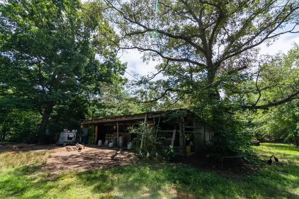 7636 Liberty Road Scotts Hill TN 38374
