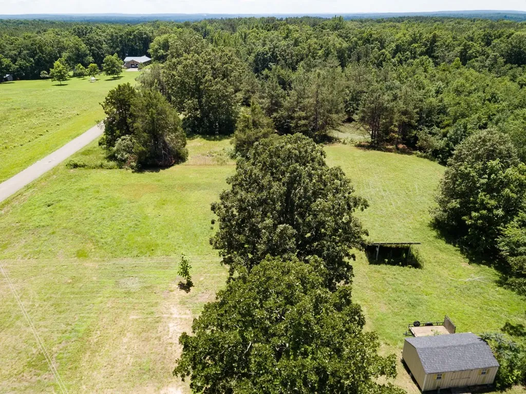 7636 Liberty Road Scotts Hill TN 38374