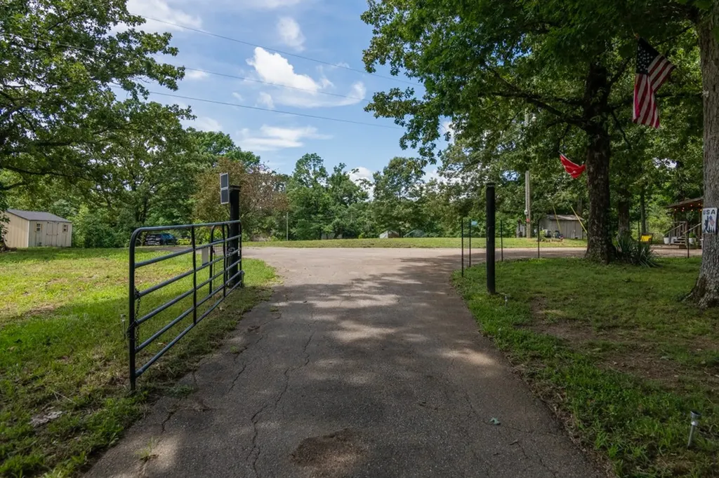 7636 Liberty Road Scotts Hill TN 38374