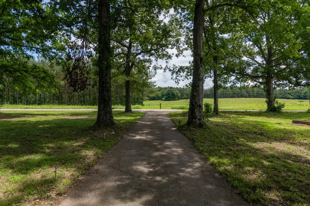 7636 Liberty Road Scotts Hill TN 38374
