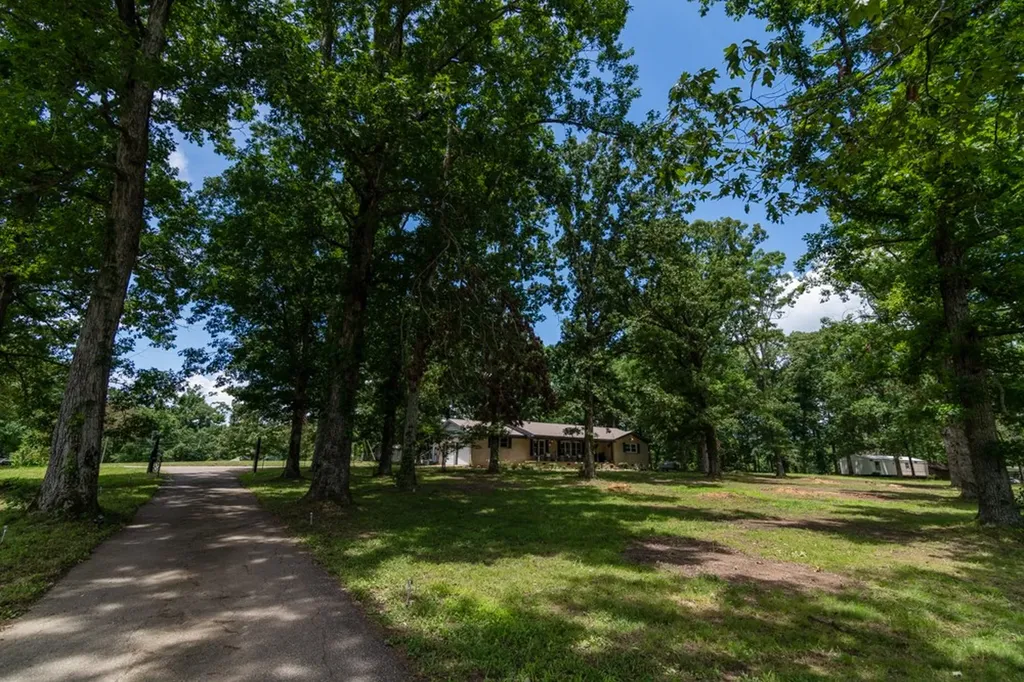 7636 Liberty Road Scotts Hill TN 38374