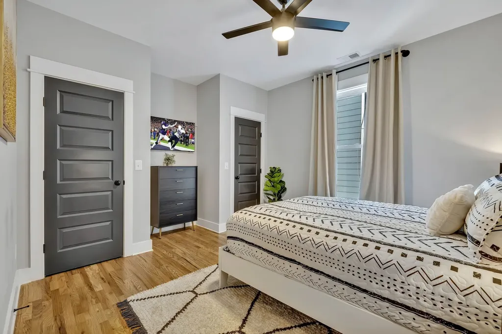 611 21st Ave, N Nashville TN 37203