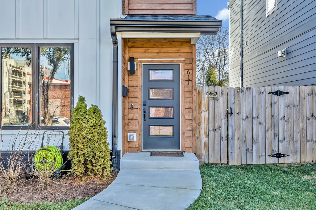 611 21st Ave, N Nashville TN 37203