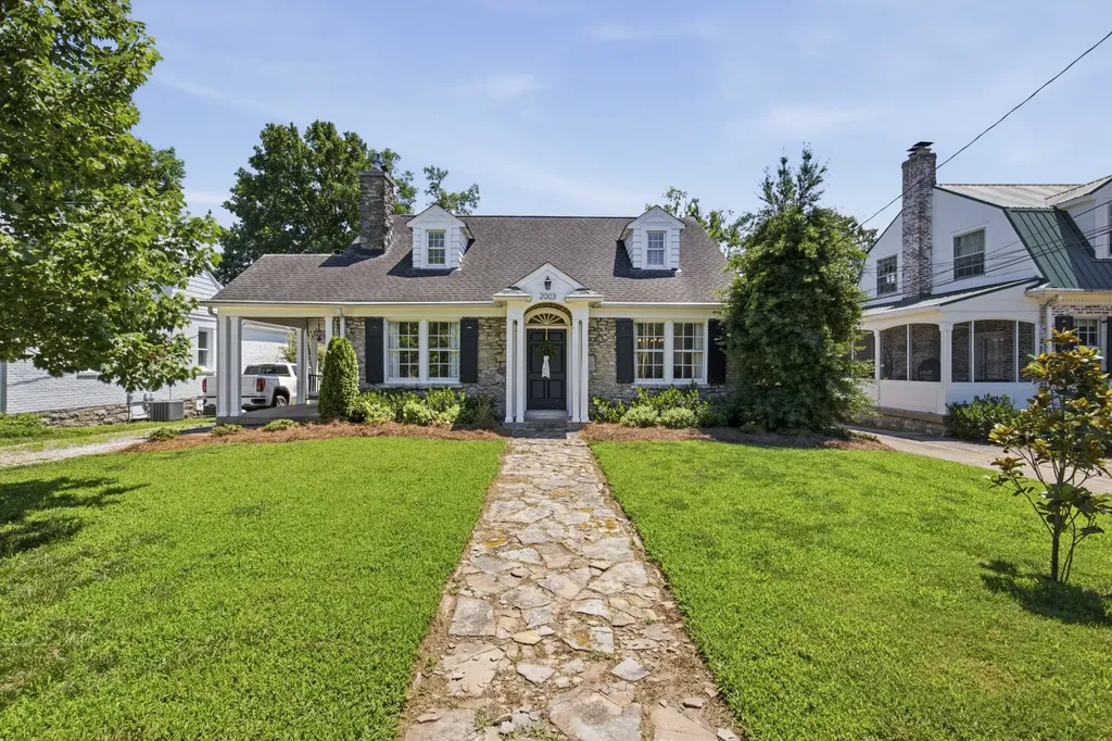 2003 Sweetbriar Avenue Nashville TN 37212
