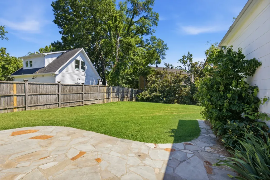 2003 Sweetbriar Avenue Nashville TN 37212
