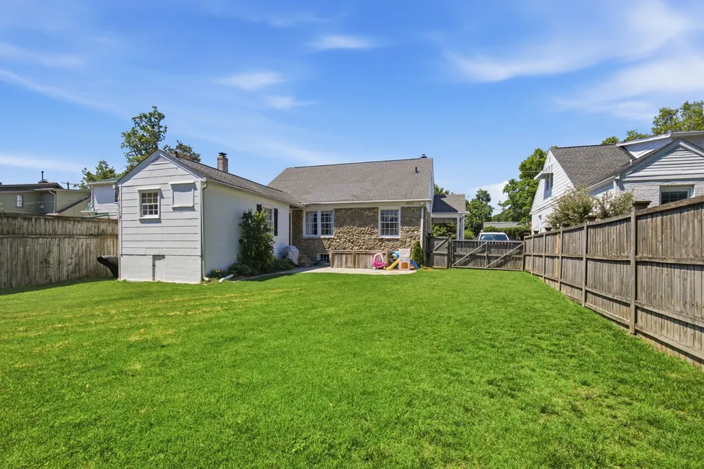 2003 Sweetbriar Avenue Nashville TN 37212