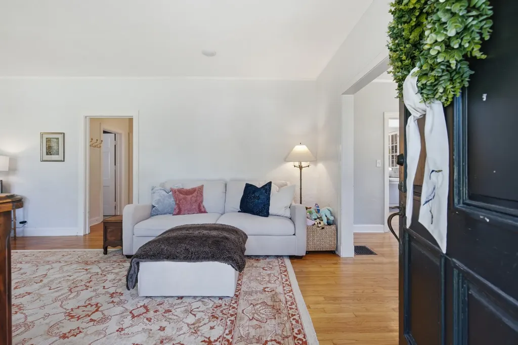 2003 Sweetbriar Avenue Nashville TN 37212