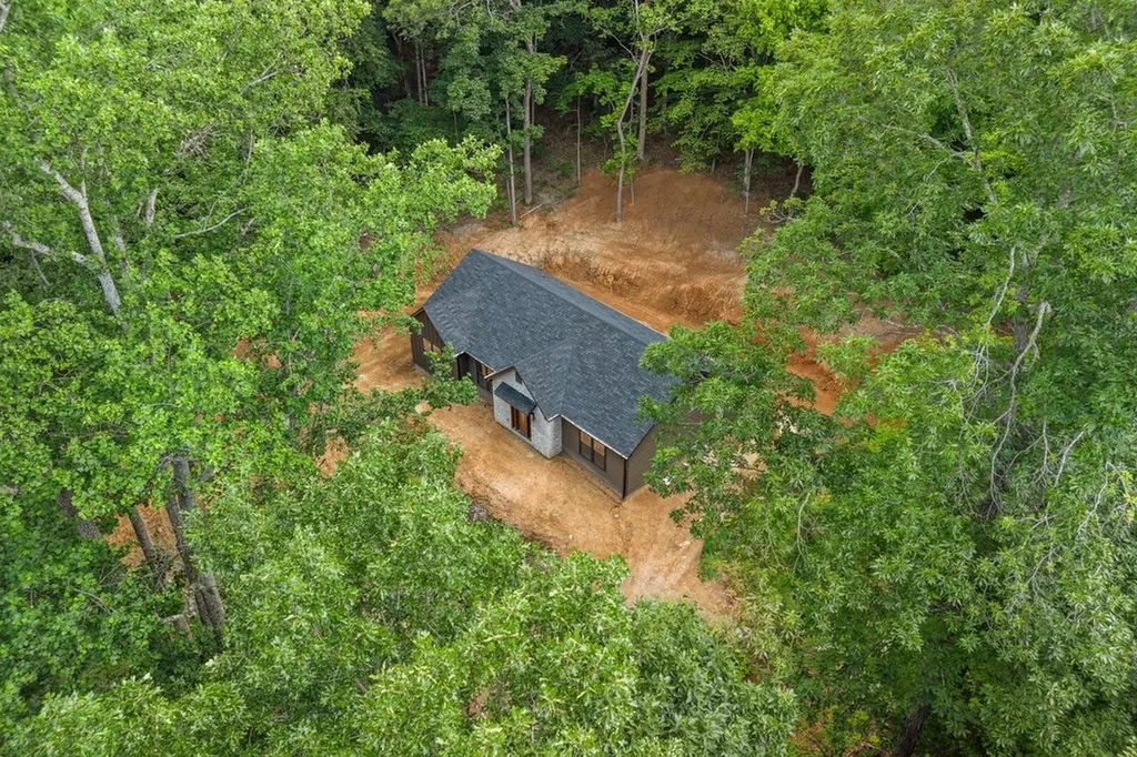899 Little Leatherwood Road Vanleer TN 37181