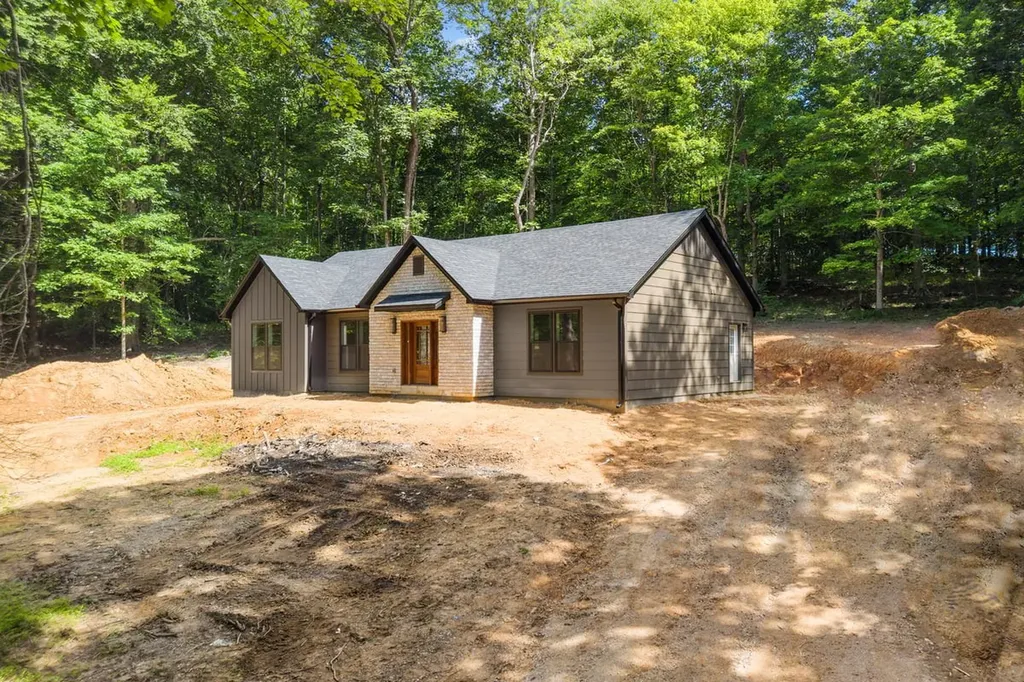 899 Little Leatherwood Road Vanleer TN 37181