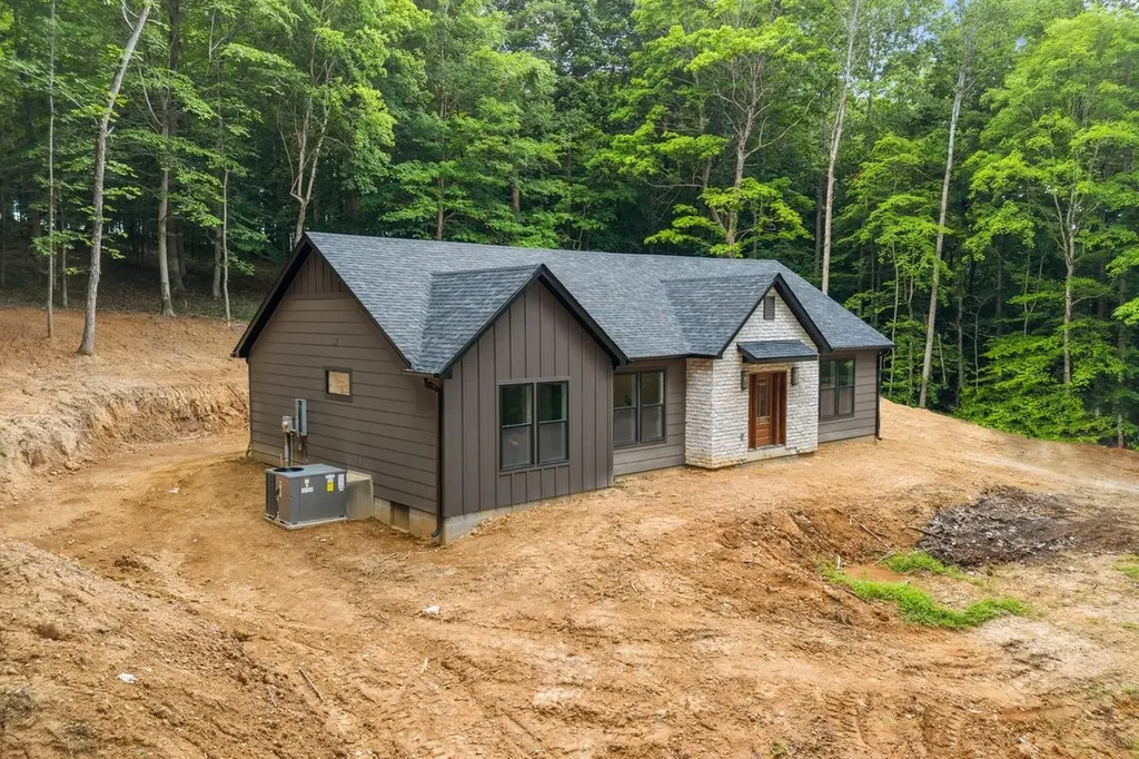 899 Little Leatherwood Road Vanleer TN 37181