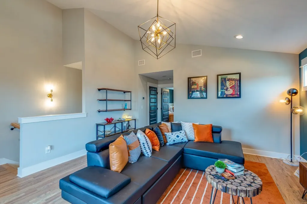 613 21st Ave, N Nashville TN 37203