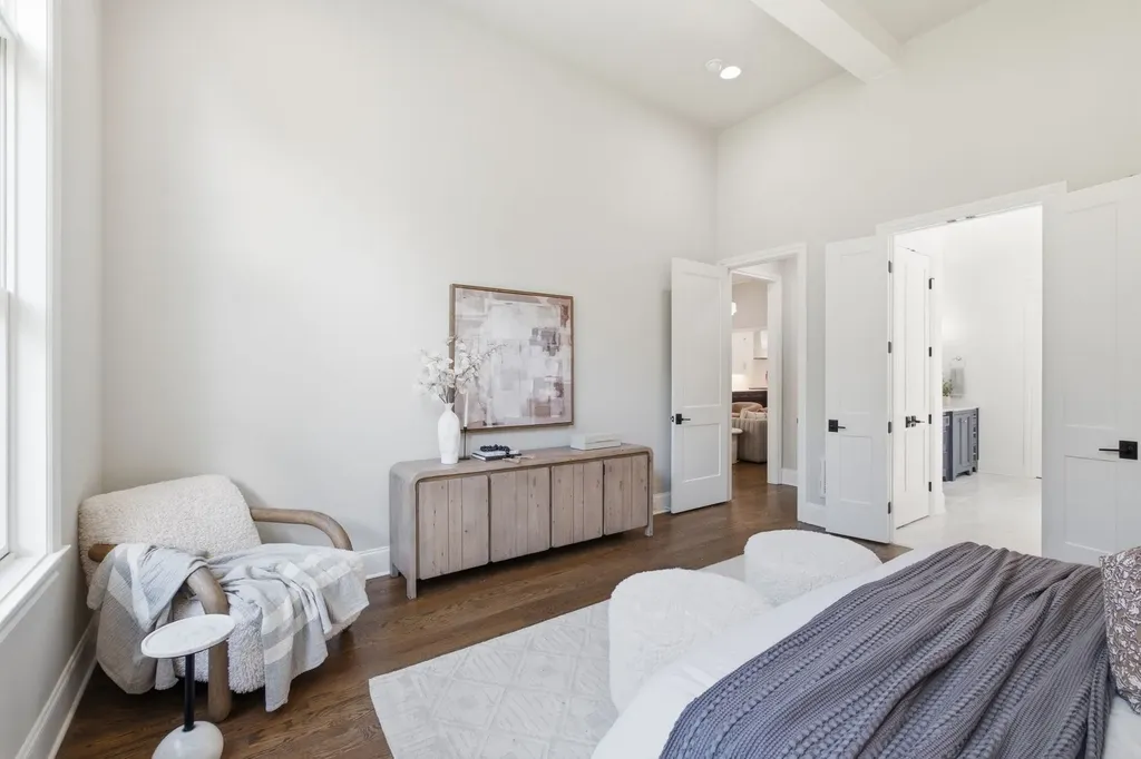 916B Gale Lane Nashville TN 37204