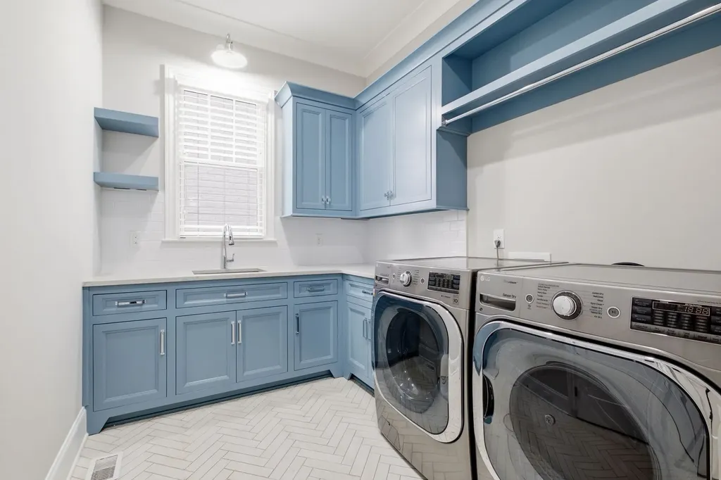 916B Gale Lane Nashville TN 37204