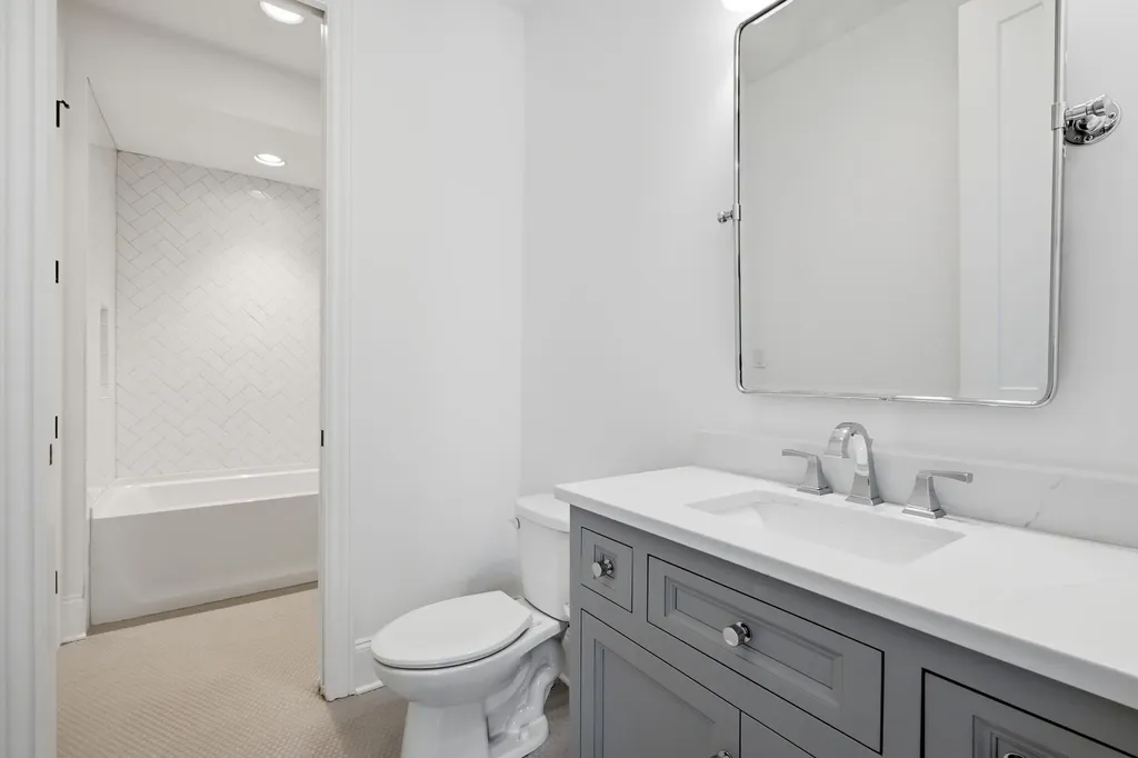 916B Gale Lane Nashville TN 37204