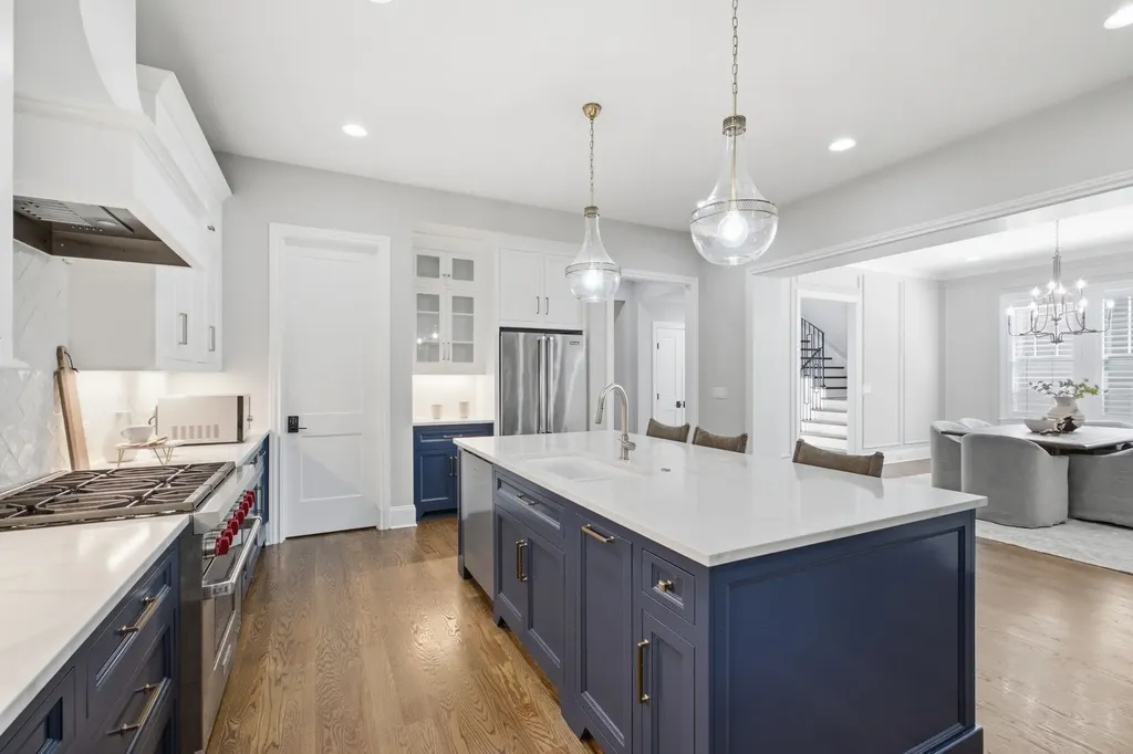 916B Gale Lane Nashville TN 37204