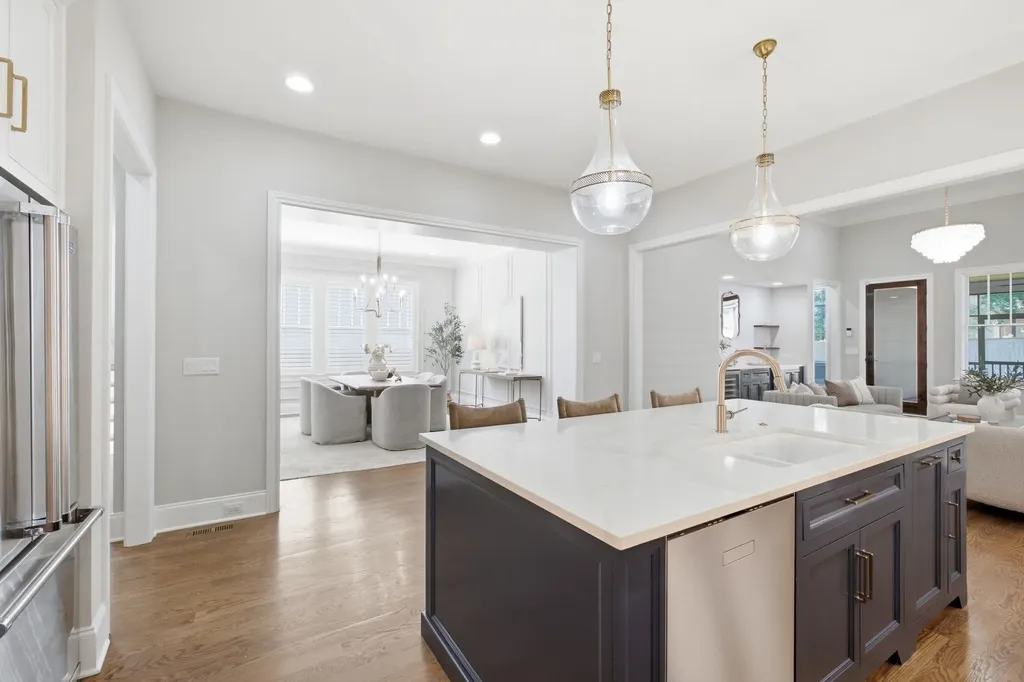916B Gale Lane Nashville TN 37204