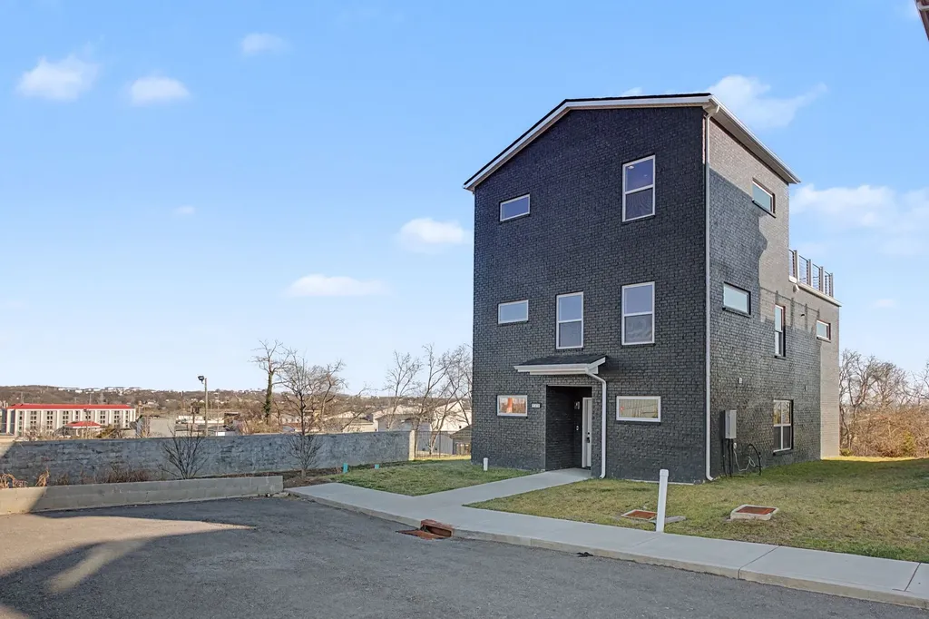 1241 N Avondale Circle Nashville TN 37207