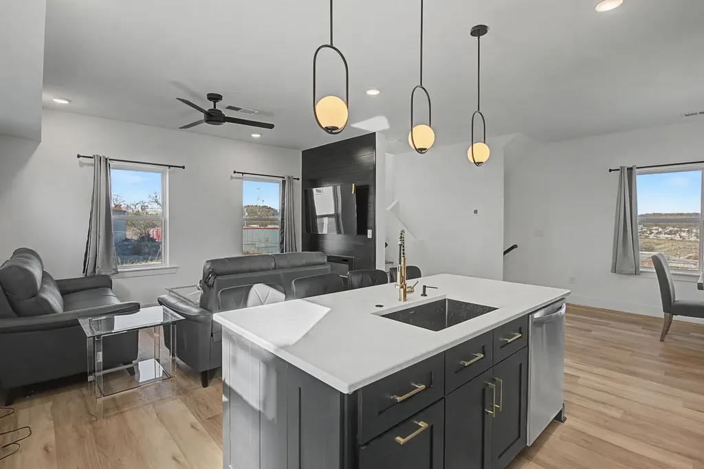 1241 N Avondale Circle Nashville TN 37207