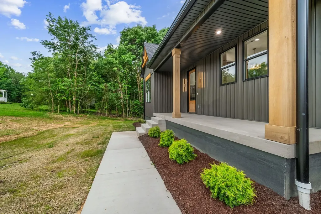 594 Overlook Circle Tullahoma TN 37388
