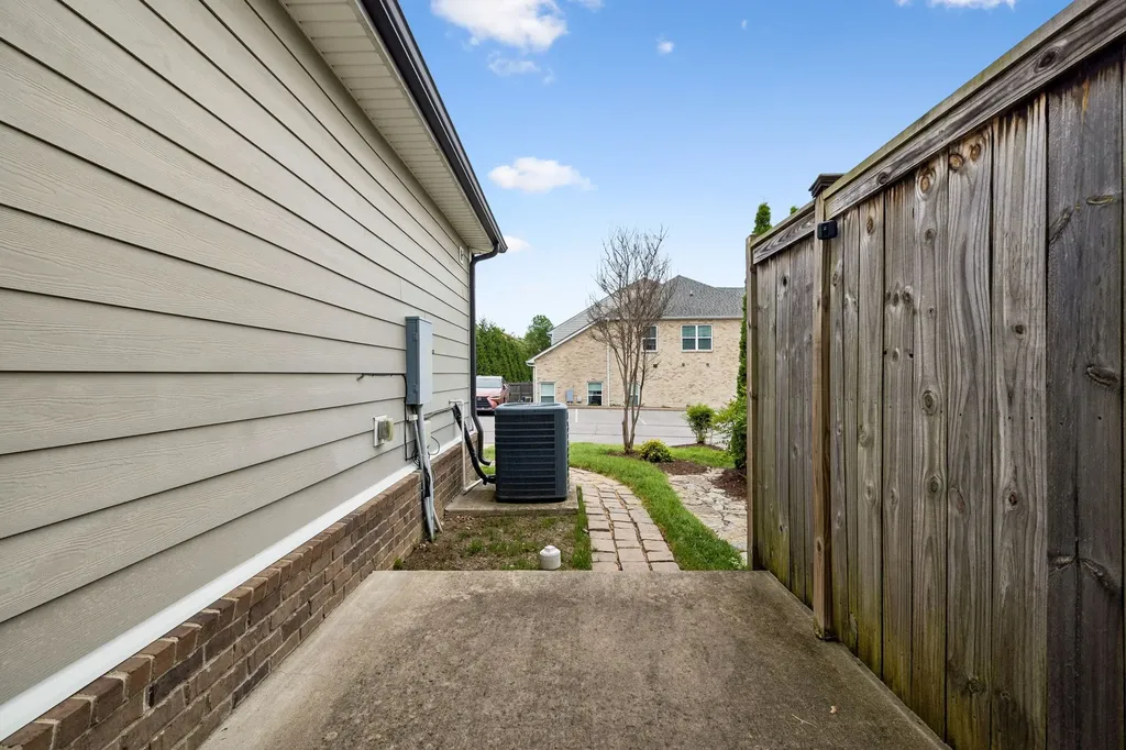 340C Lakeside Park Drive Hendersonville TN 37075
