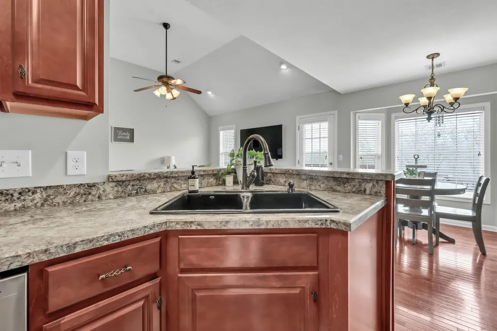 2581 Alex Overlook Way Clarksville TN 37043