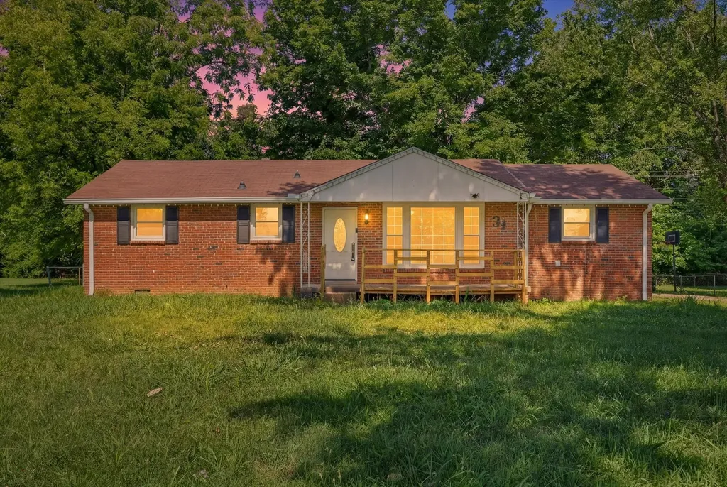31 Charlemagne Boulevard Clarksville TN 37042