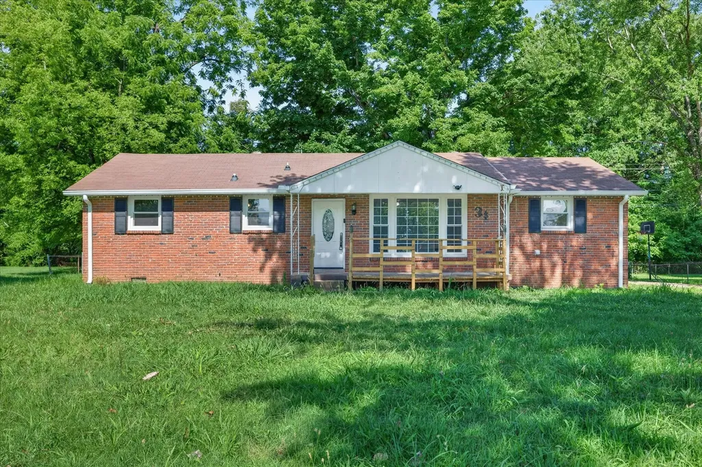 31 Charlemagne Boulevard Clarksville TN 37042