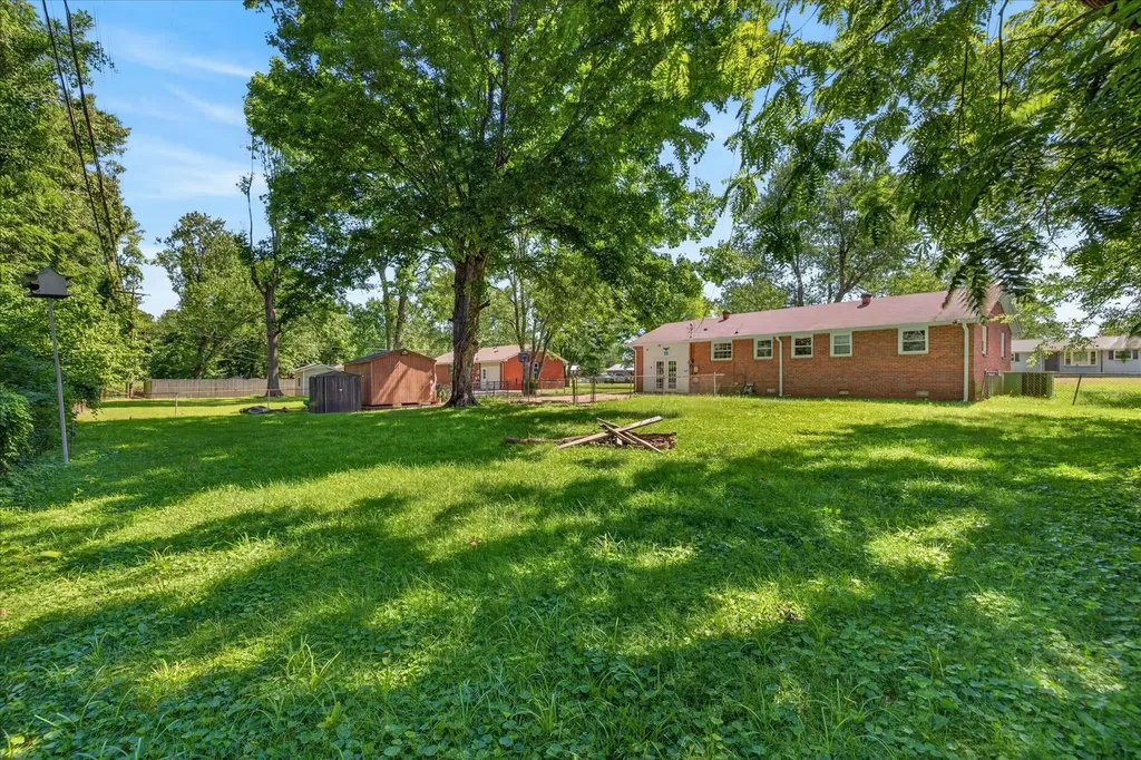 31 Charlemagne Boulevard Clarksville TN 37042