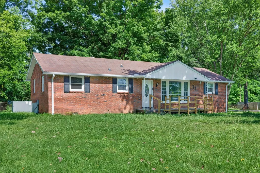31 Charlemagne Boulevard Clarksville TN 37042