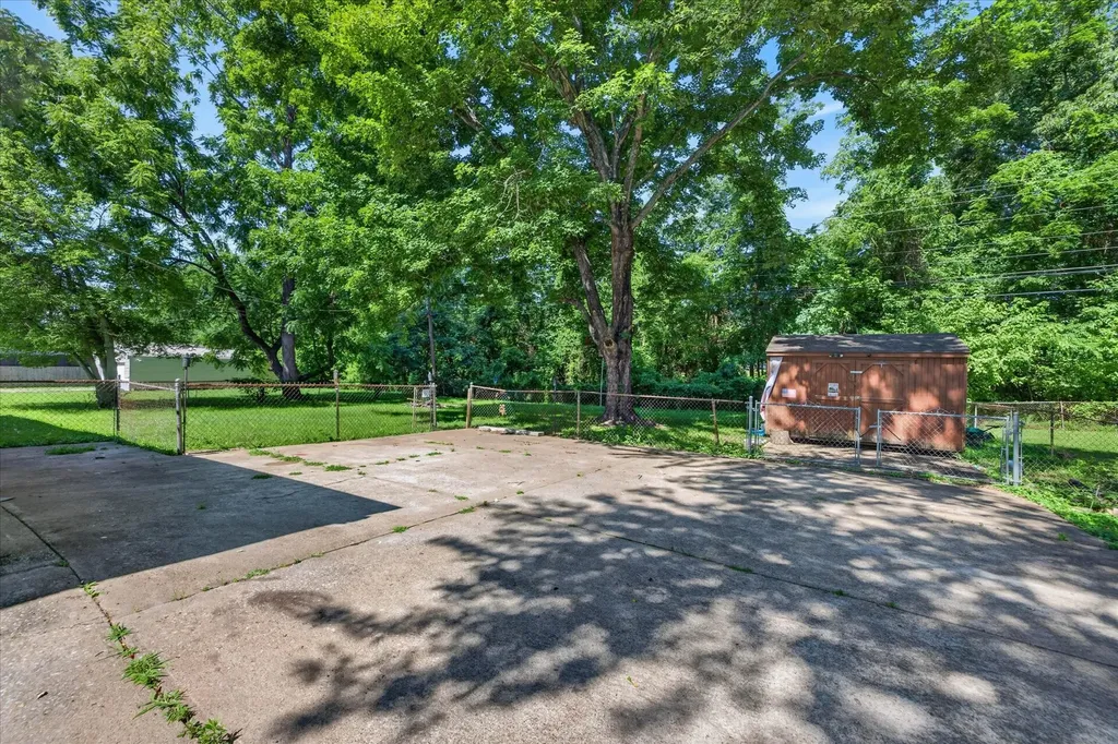 31 Charlemagne Boulevard Clarksville TN 37042