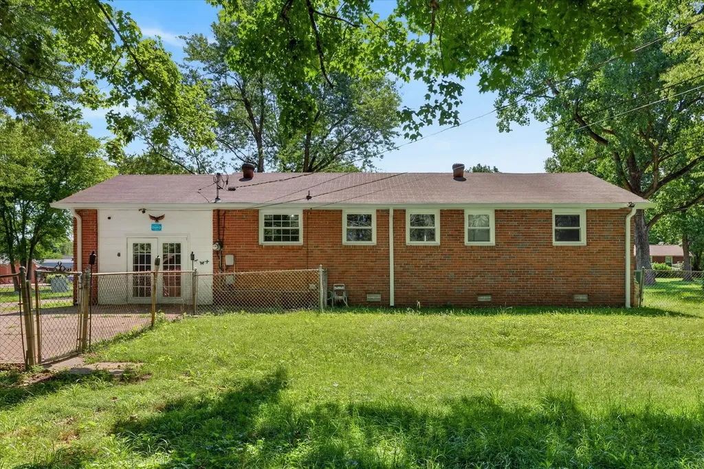 31 Charlemagne Boulevard Clarksville TN 37042