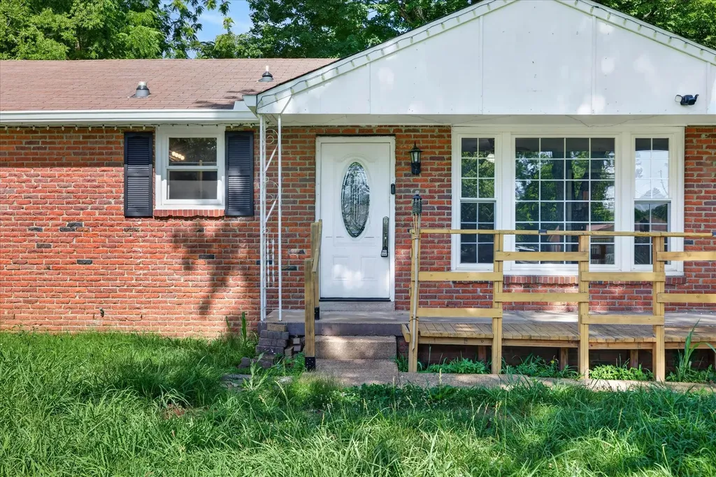 31 Charlemagne Boulevard Clarksville TN 37042