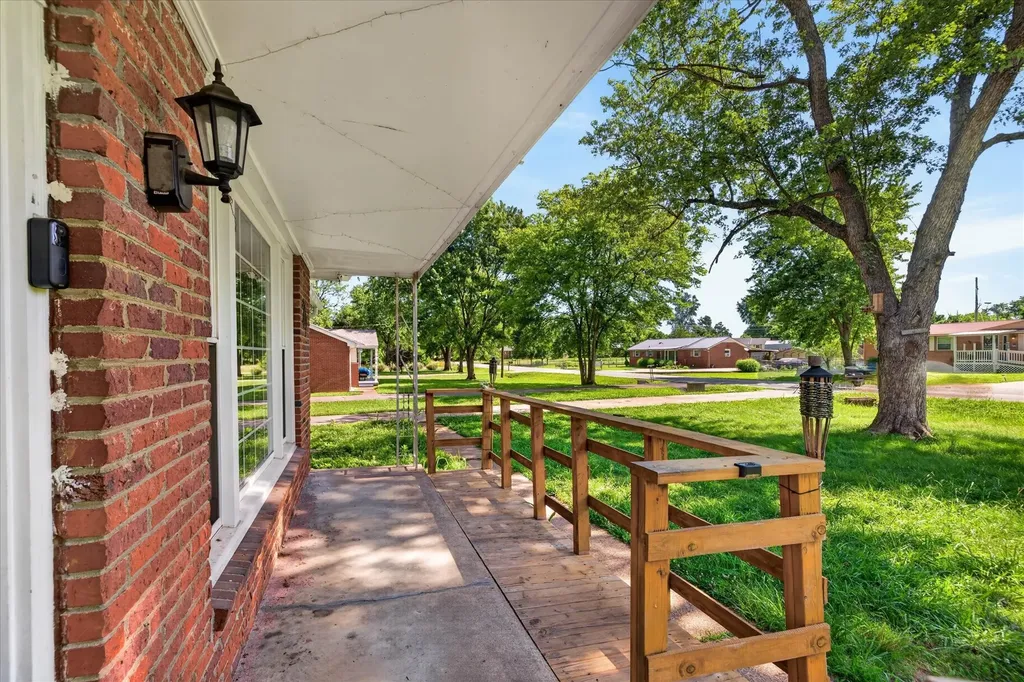 31 Charlemagne Boulevard Clarksville TN 37042