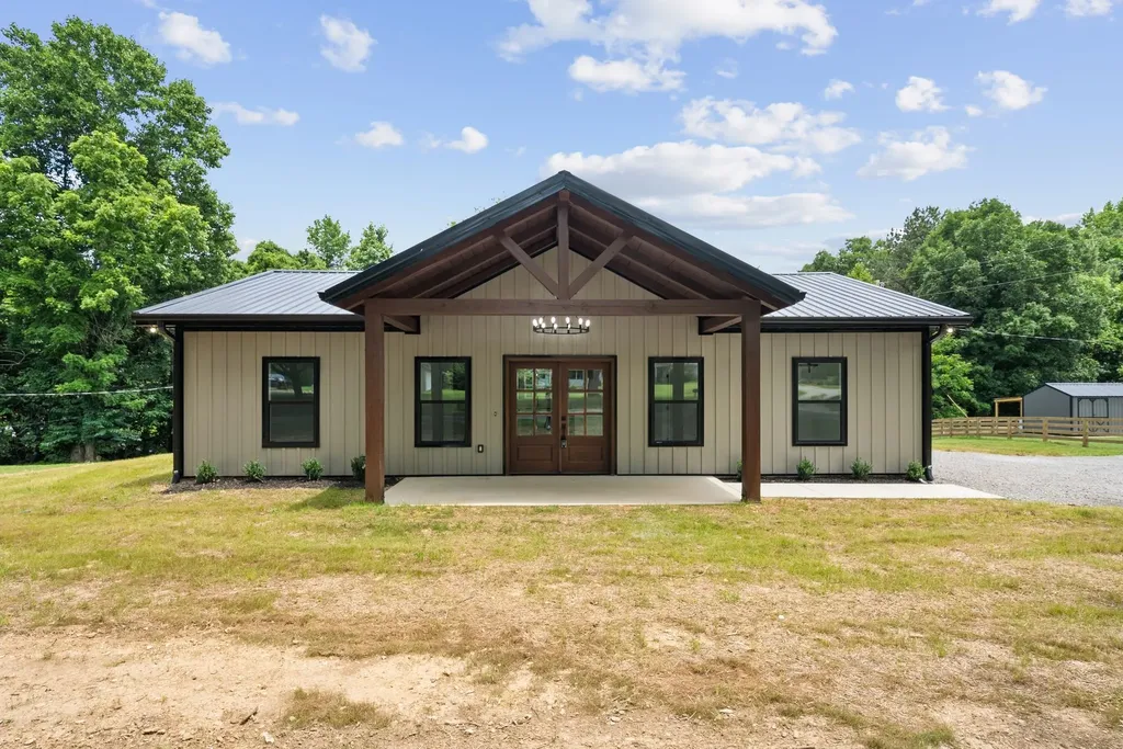 701 Oak Grove Road Goodspring TN 38460