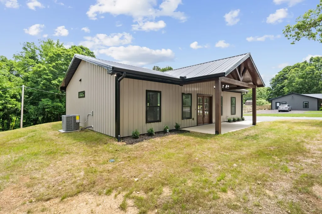 701 Oak Grove Road Goodspring TN 38460