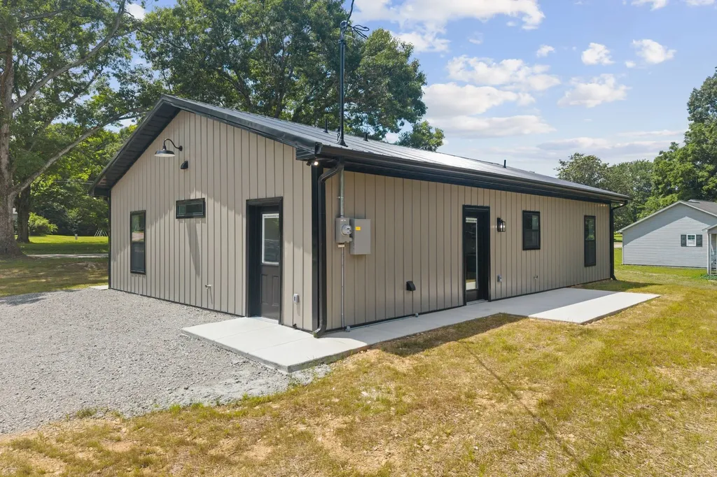 701 Oak Grove Road Goodspring TN 38460