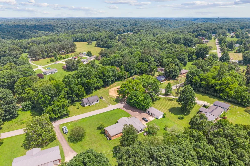 701 Oak Grove Road Goodspring TN 38460