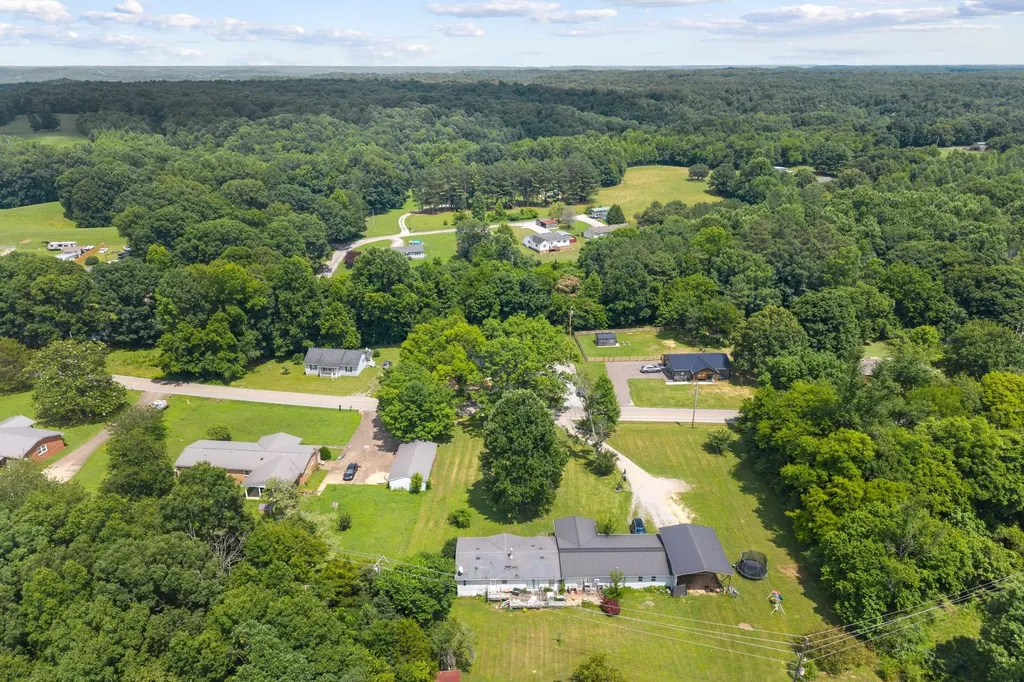 701 Oak Grove Road Goodspring TN 38460