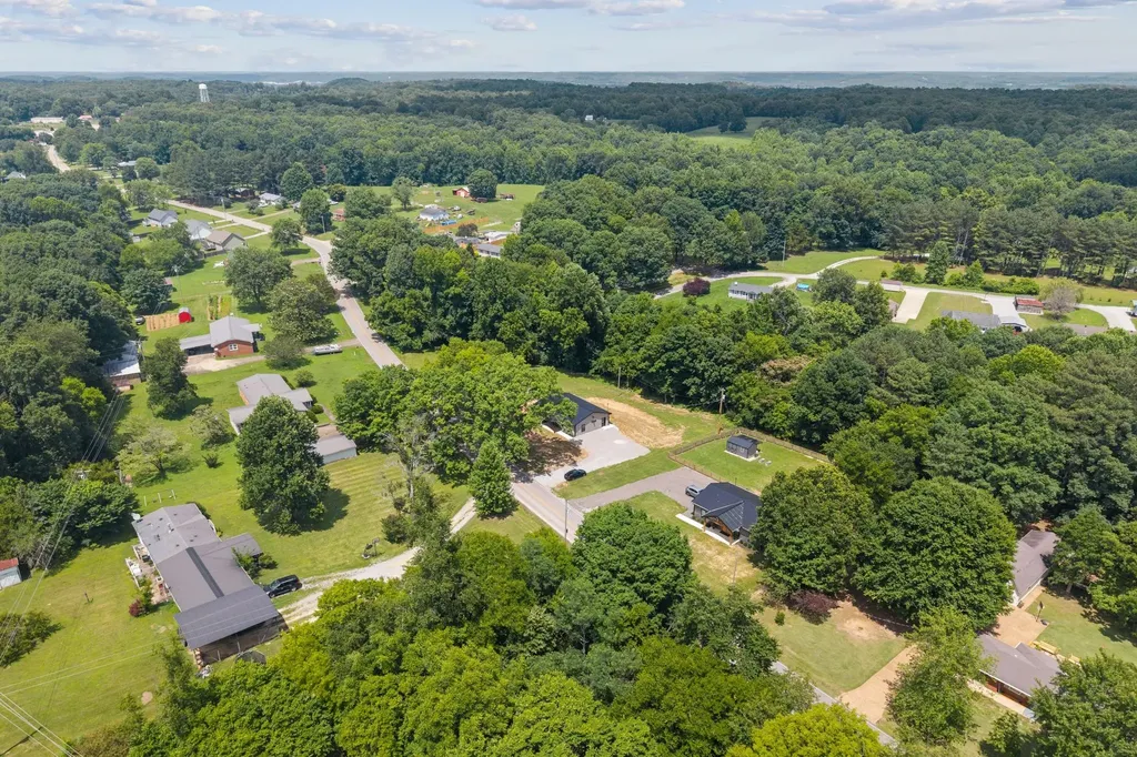 701 Oak Grove Road Goodspring TN 38460