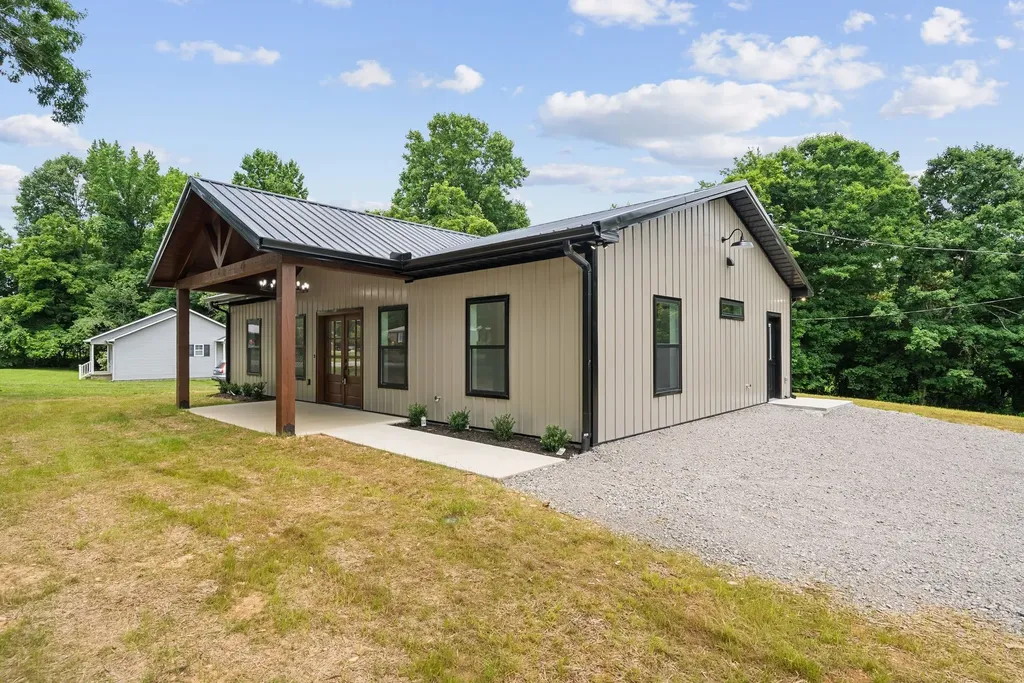701 Oak Grove Road Goodspring TN 38460
