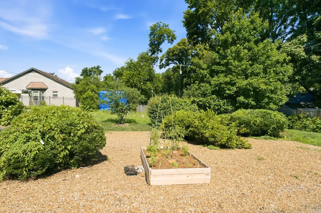 1049 Chicamauga Avenue Nashville TN 37206