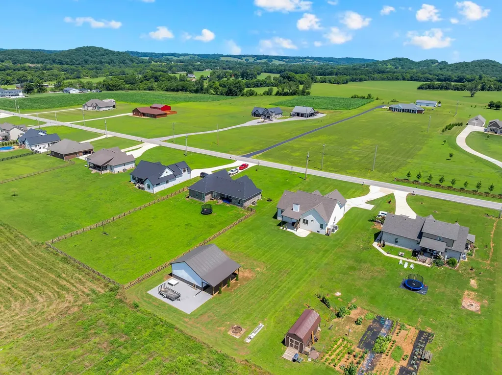 3256 Ostella Road Cornersville TN 37047