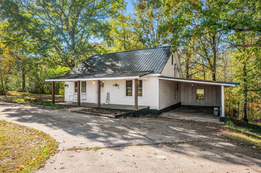 1865 Clydeton Road Waverly TN 37185