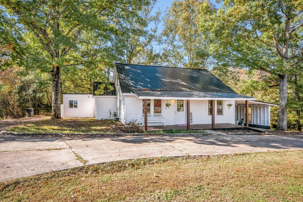 1865 Clydeton Road Waverly TN 37185