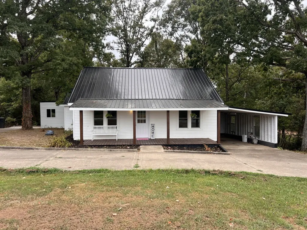 1865 Clydeton Road Waverly TN 37185